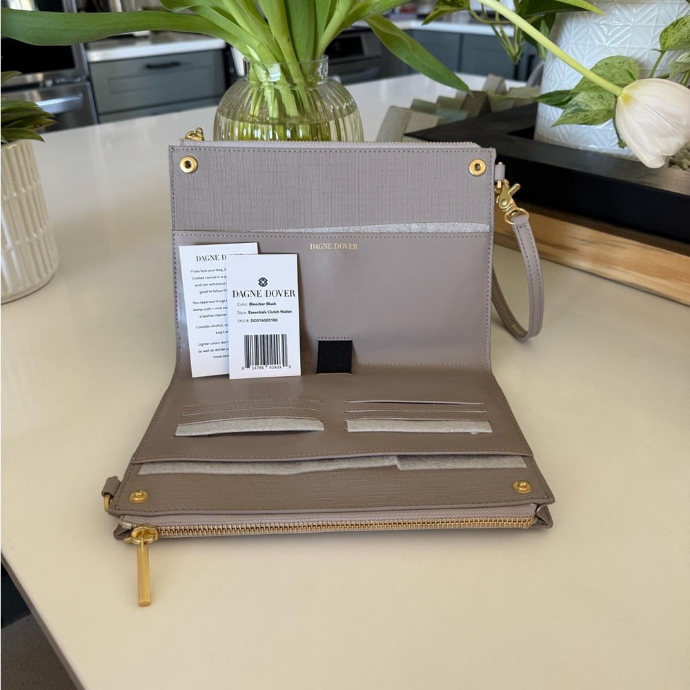 NWT Dagne Dover Essentials Clutch Wallet/Crossbody - Picture 3 of 7
